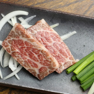 希少部位“皮須”の芳醇な脂身を堪能できる、絶品【くじら料理】