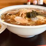 ぺこちゃん食堂 - ラーメンセットA(ラーメン、半チャーハン、お新香)@800円大盛り+200円のラーメン