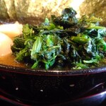 家系ラーメン 稲葉家 - 味玉ラーメン(ほうれん草、海苔増し)