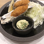 寿司 築地日本海 - かきフライ６８０円。美味しそうな盛り付けです(^｡^)。ただ、期待以上の美味しさは。。。普通には美味しかったですよ(^｡^)（笑）