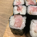 寿司 築地日本海 - とろ鉄火巻５００円。旨味に欠けていました。。。本鮪ではないんだと思います。。。普通には美味しかったですよ(^｡^)（笑）