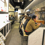 Japanese Soba Noodles 蔦 - Barの様な店内