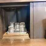 old school 中華そば Miya De La Soul - コップ棚の中