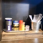 old school 中華そば Miya De La Soul - スパイス棚の中