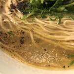 Japanese Soba Noodles 蔦 - サーモンと貝がビシッと効いたスープ