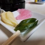 素うどん 四國屋 - 漬物。