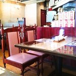 いづみ飯店 - 昭和の雰囲気の店内