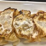 双喜紋 - 餃子は普通と辛いのがあります
      個人的に辛い方が好きですねd(^_^o)