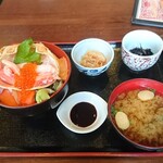 市場料理 賀露幸 - 特選海鮮丼定食  2,300円