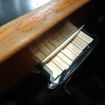 一条流がんこ総本家分家四谷荒木町 - 割り箸はテーブルの下にあります！