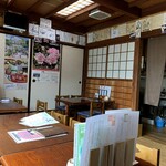 もり陣 - 店内には取材時のサインも