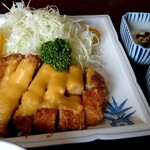Tonkatsu Semmon Yawara - チーズカツ定食　1,650円
