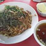 満腹ラーメン三宝 - 辛モツ焼きそば（700円）