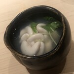 すが弥 - 真鱈の白子と蛤の温かいお吸い物。三つ葉の香りが堪りません。