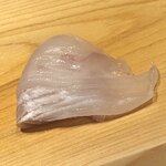 すが弥 - 同じく明石の鮃。縁側が中に潜みます。薬味は塩と酢橘