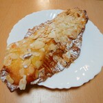 LIBERTE PATISSERIE BOULANGERIE - ナナメにしてみた。パンとは思えないビジュアル(^_^)/