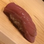 すが弥 - 背トロ。尾びれを支える部位から