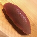 すが弥 - 血合い岸の中トロと赤身の中間