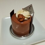 ショコラトリー・パティスリー ソリリテ - コリアンダーで香りをつけたビターチョコムースにライムのクリーム、マニエル561円