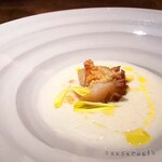 Le Caneton - 蕪の温かいポタージュ　ホタテ貝を浮かべて