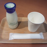 中洞牧場 ミルクカフェ - 中洞牧場牛乳（１８０ml）　３００円