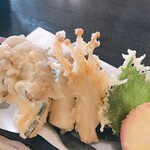信州蕎麦の草笛 - 天ぷらが大きい