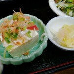 Uotaka - 木綿冷奴、白菜漬物
