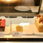 Chez-tani - カシスオレンジ（カシスムース・オレンジムース・ショコラジェノワーズ）、洋なし紅茶、コッツウォルズ（ナッツとバタークリーム・フランボワーズジャムをサンド）