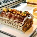 Chez-tani - 黒糖和栗ロール（和栗を黒糖生地でロール）