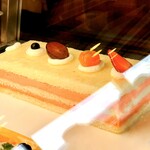 Chez-tani - ふわふわ（苺とマスカルポーネムースのケーキ。白いジェノワーズが特徴）