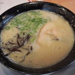 がむしゃら - 「ラーメン」５５０円 ｵｰｿﾄﾞｯｸｽなｽﾀｲﾙで力強いボディのある濃厚系