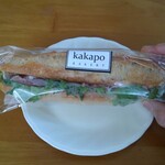 カカポ・ベーカリー - 生ハムとトマトのサンド370円(税込)