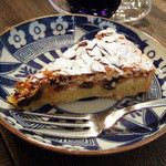 すみだ珈琲 - ラムレーズンのフロランタン風タルト(350円)