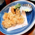 浅草 魚料理 遠州屋 - 白子天ぷら 熱いよ〜〜、美味しいよ〜〜 ねっとりとした食感残しながら きちんと揚っています 抹茶塩が付随。