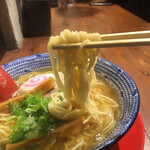 ちゃんぽん亭総本家 - 細めのストレート麺、もっちりと美味しい