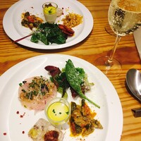 魚タリアン YO - 前菜盛り合わせ
                    テリーヌやら、カルパッチョやら、ムースやら〜( ´∀｀)
                    