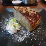 丸の内 CAFE 会 - カラメルミルクレープ アーモンド＆ウォルナッツ