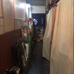 ひでや - ビルの奥が入口です。 