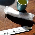 Sobazen Asahi - お茶と温かいおしぼりと割り箸