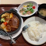 Intekkusu Kafe - 煮込みハンバーグランチ