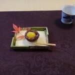 瑜伽庵 - 抹茶セットの季節の菓子