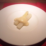 トラットリア フィオーレ - フランス産ホワイトアスパラバッサーノ風