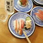 無添くら寿司 - マグロにカニにいくら〜で乾杯