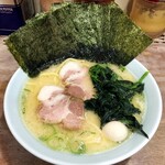 Hodogaya - ラーメン720円麺硬め。海苔増し140円。