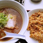 Ramen Ippachi - どこがミニじゃい！ってくらいのチャーハン('ﾛ'('ﾛ'('ﾛ'('ﾛ' )!!!