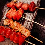 炭火やき鳥 じんじん - かものスモークベーコン(1番奥)