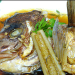 Suppon Fugu Ryourisushi Kappou Tokugetsu - 鯛のあら焚き...甘辛く仕上げた人気の定番メニューです。