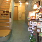 梅の木新館 - 店のアプローチ、二階にあります