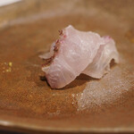 うを徳 - 播州明石（はりまあかし）の朝〆（あさじめ）"眞鯛（まだひ）"、四百八十匁（≒1.8kg）