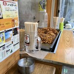 はんまだん - 店頭には大量のホルモン焼き